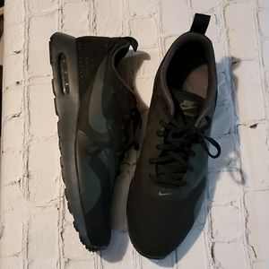 Mens 13 Nike Tennis Shoe